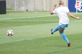 Frauenfussball, Photo by Jeffrey F Lin on Unsplash, CCO